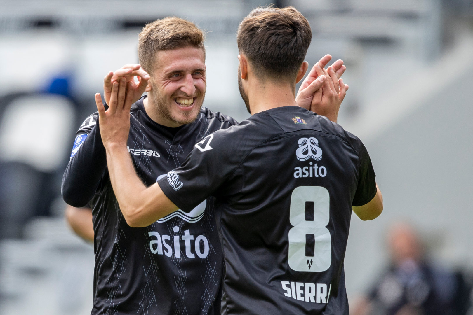 MILAN-转折点法兰克福单刀错失；荷甲窗口期攻防权衡；信心回归；更衣室氛围转暖(德甲沙尔克04法兰克福)