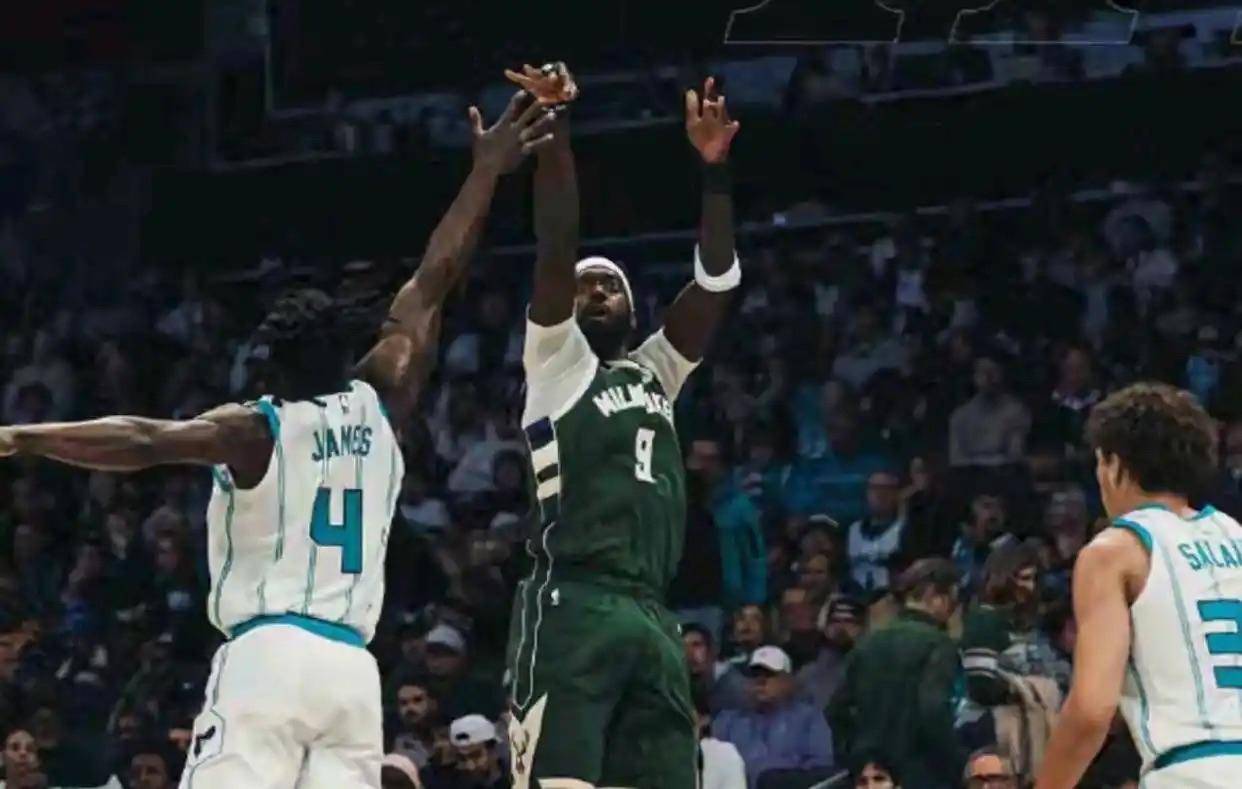 米兰-包含浓眉哥在雄鹿比赛中绝杀，比分优势明显引发热议！的词条